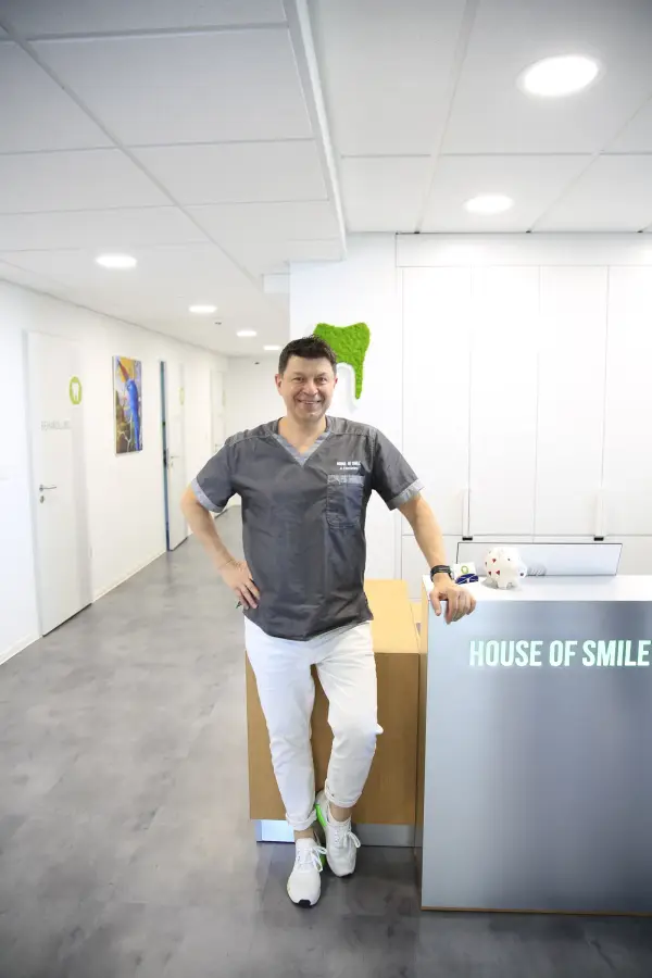 Dentist at the House of Smile dental practice in Heidelberg