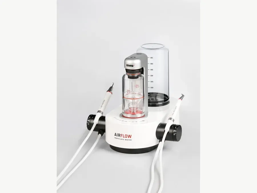 Professionelle Zahnreinigung mit AIRFLOW
